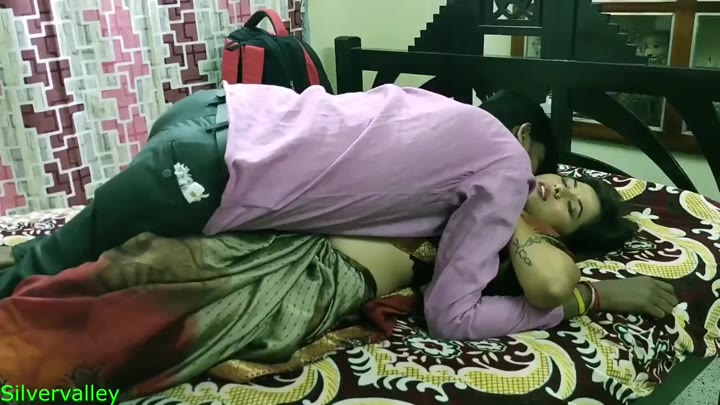 AC Mechanic ne Bhabhi ki Akelei mai Chudai ki