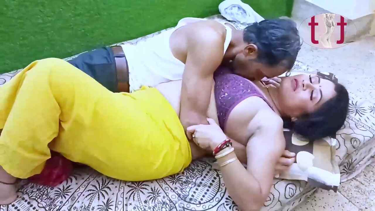 Horny Savita Bhabhi Topless Topper Hindi XXX Video