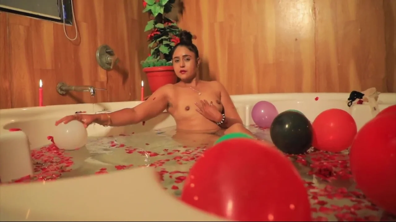 Pallavi Patil In the Bathtub Hindi XXX Video