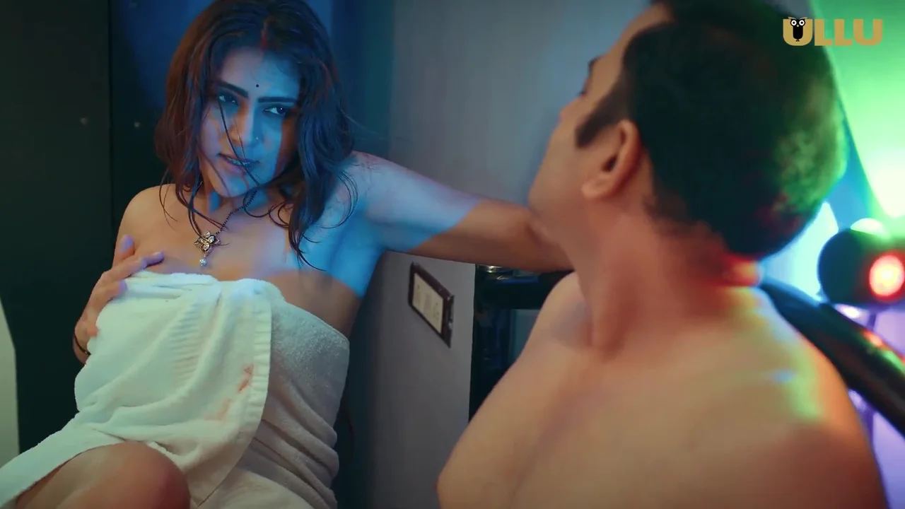 Aadhi Gharwali Ullu Hindi Sex Web Series Episode 4