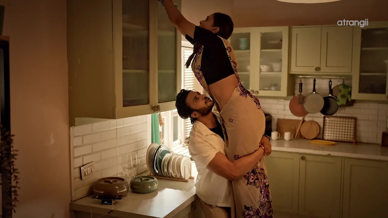 London Dreams Atrangii Hindi Sex Web Series Episode 2
