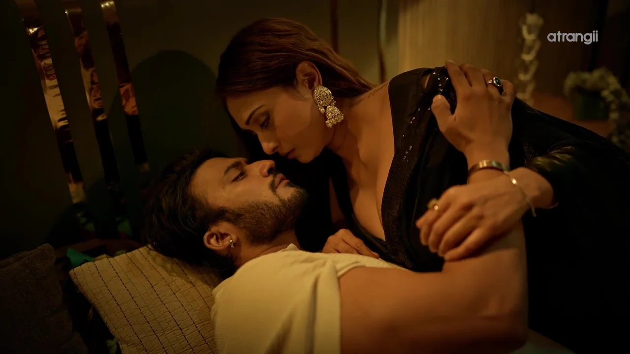 London Dreams Atrangii Hindi Sex Web Series Episode 4